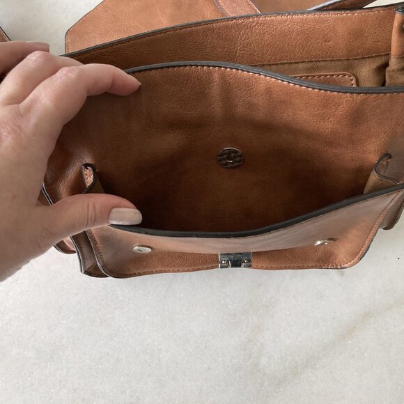 Le Chateau tan brown satchel crossbody bag / purse with buckles, messenger style - Picture 6 of 11